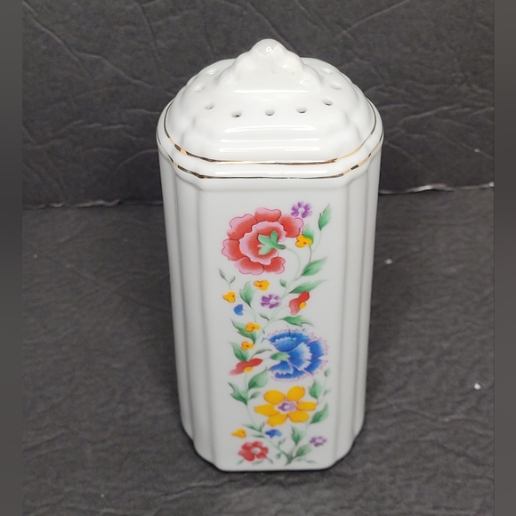 Beautiful Porcelain Baby Powder Shaker Floral Motif Made in Japan Excellent - Picture 1 of 14